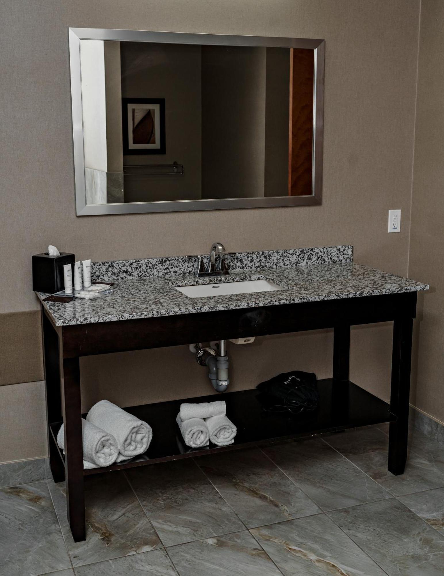 Radisson Hotel Edmonton Airport Leduc Bagian luar foto