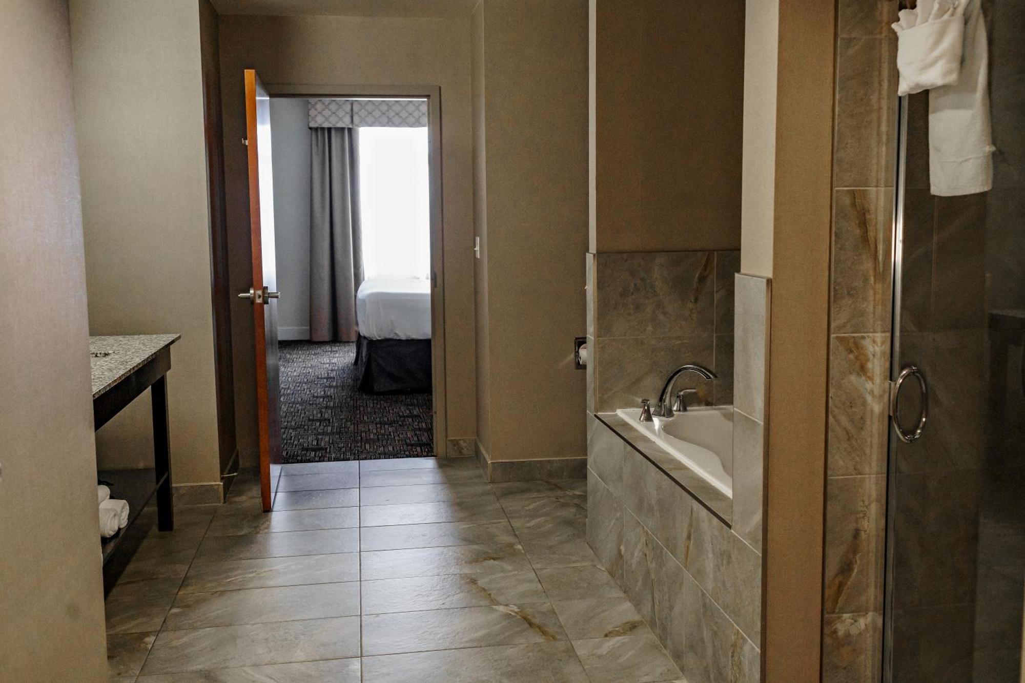 Radisson Hotel Edmonton Airport Leduc Bagian luar foto