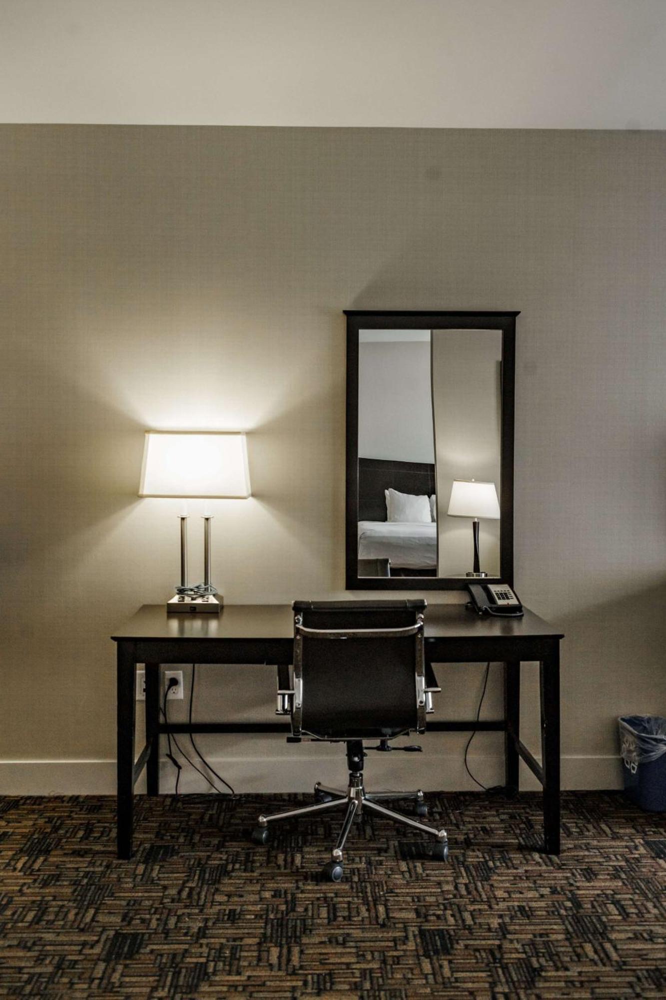 Radisson Hotel Edmonton Airport Leduc Bagian luar foto